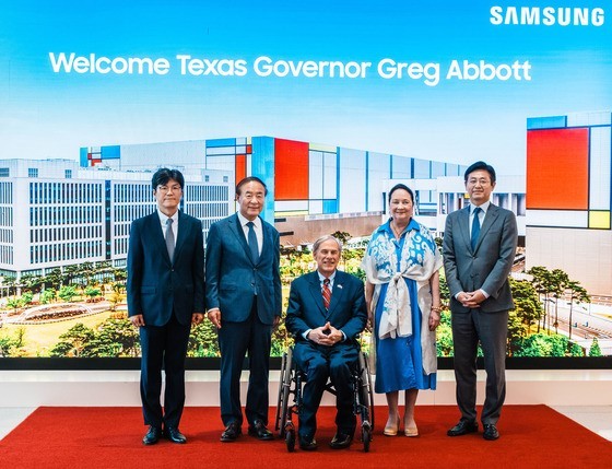 Governor Abbott Tours Samsung’s Semiconductor Facility In Pyeongtaek, South Korea Image