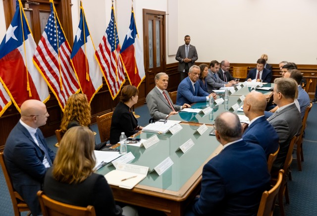 Governor Abbott, Secretary Kennedy Hold Rural Healthcare Roundtable, Press Conference Image